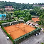 Laluisa-garda Villa *