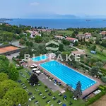 Laluisa-garda Villa