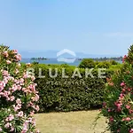 Laluisa-garda Villa *