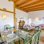 Laluisa-garda Villa *