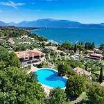 Laluisa-garda Villa *