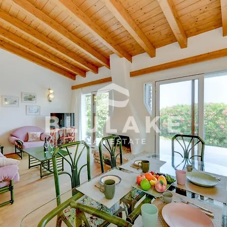 Laluisa-garda Villa *
